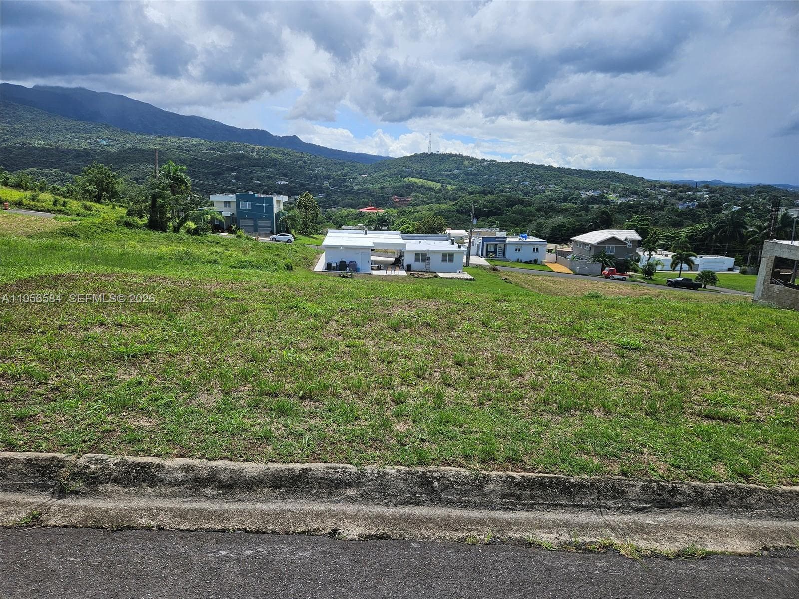URB MIRADOR DE PALMER . SOLAR 41 RIO GRANDE, PR 00745