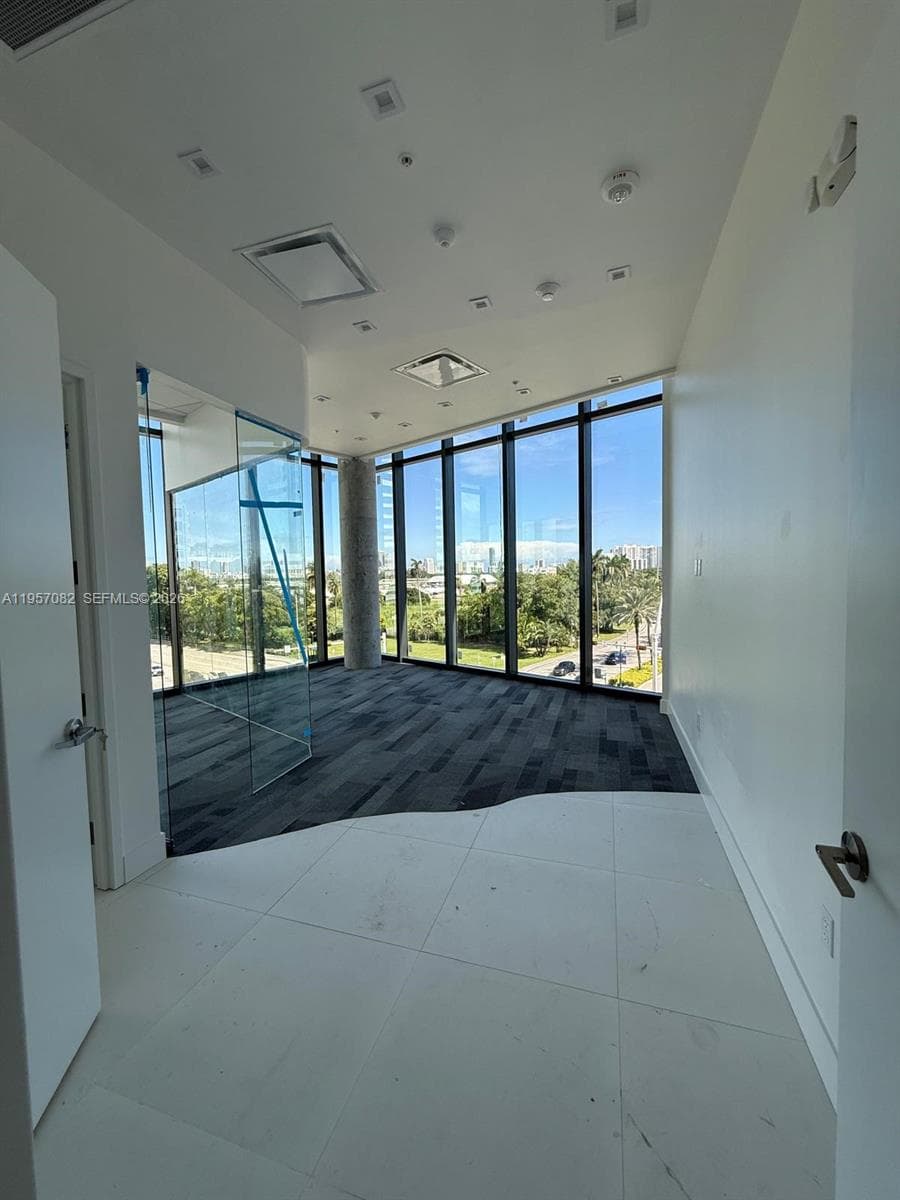 Aventura, FL, 33180