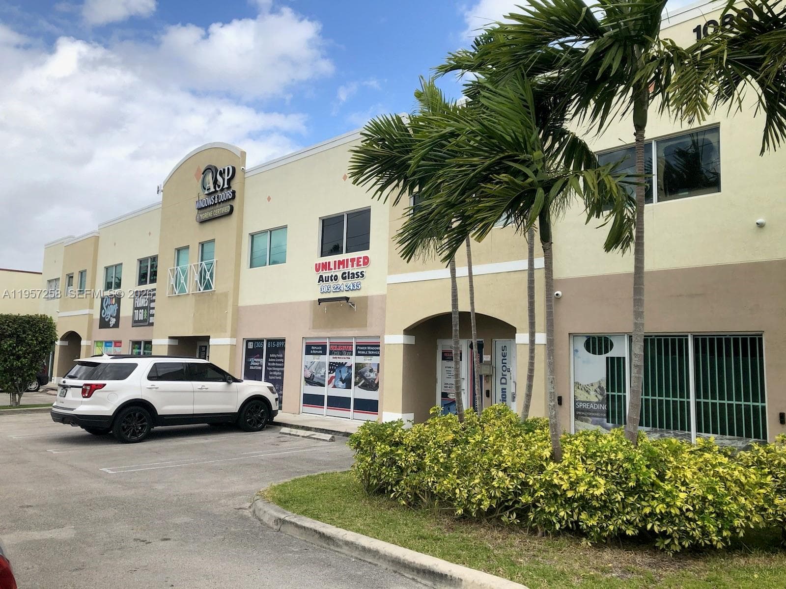 10801 NW 14th St # 102, Sweetwater FL 33172