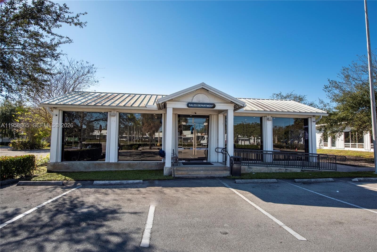 2980 W Oakland Park Blvd, Oakland Park FL 33311