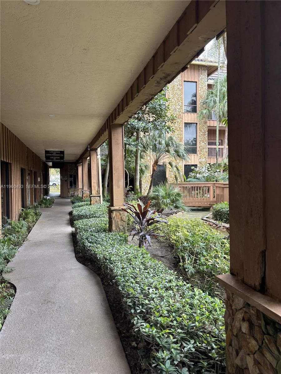 7800 W Oakland Park Blvd # 102, Sunrise FL 33351