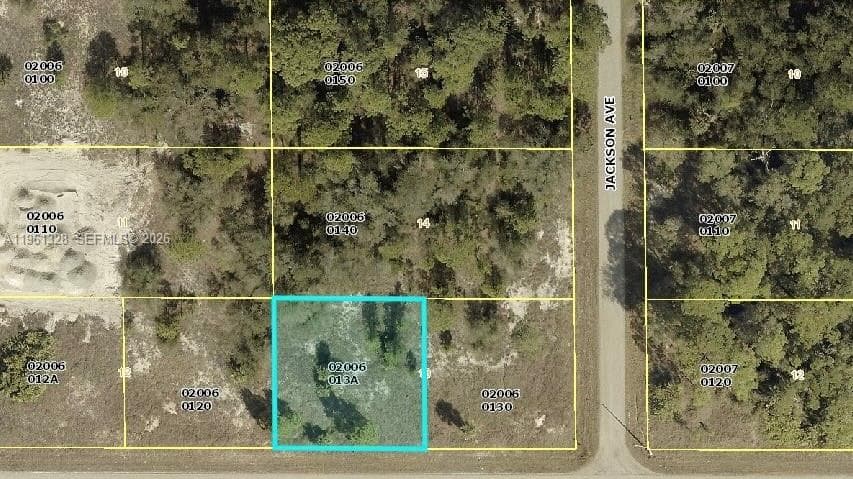 2805 E 16 St, Lehigh Acres FL 33972