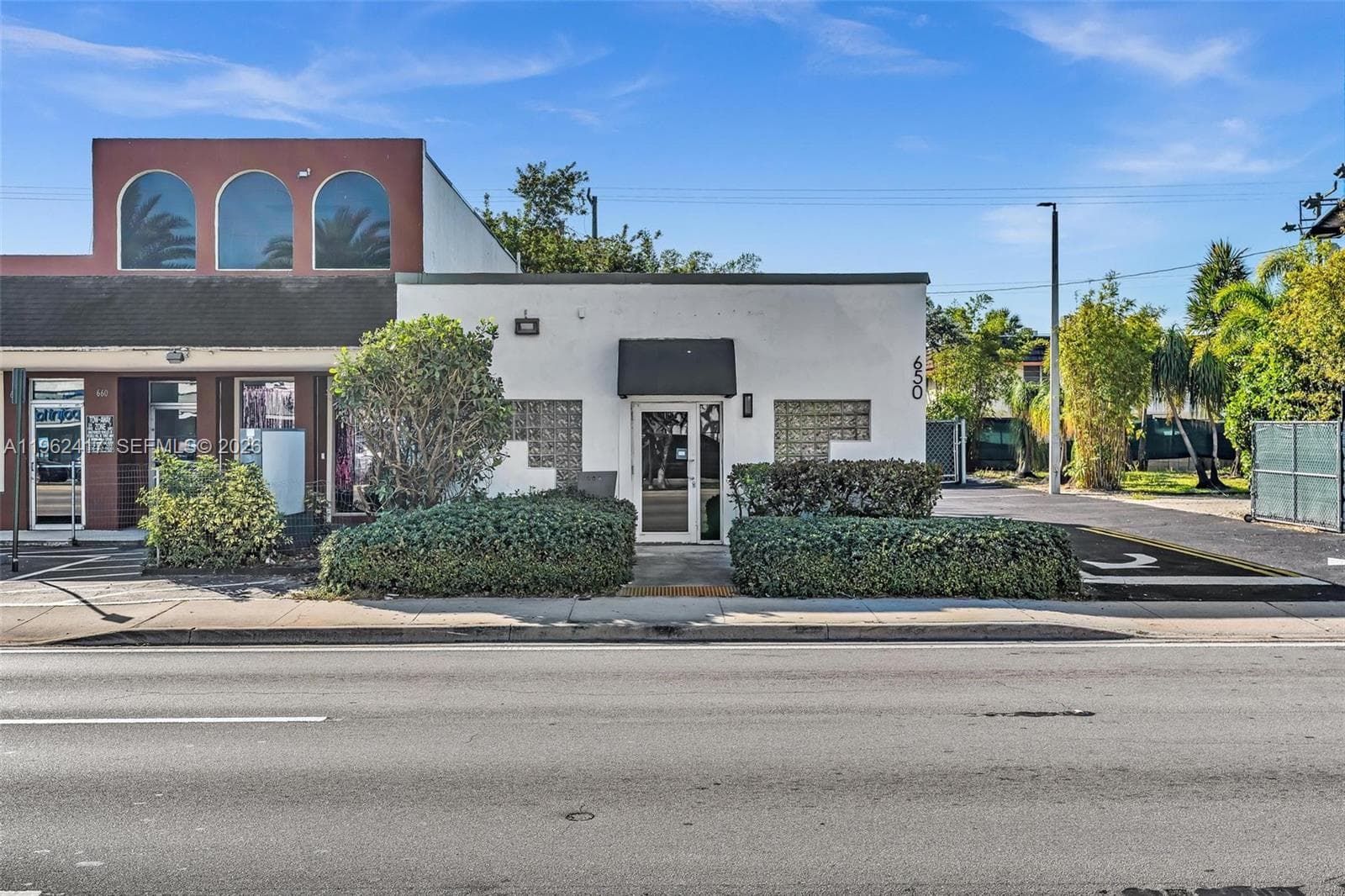 650 NE 167th St, Miami FL 33162