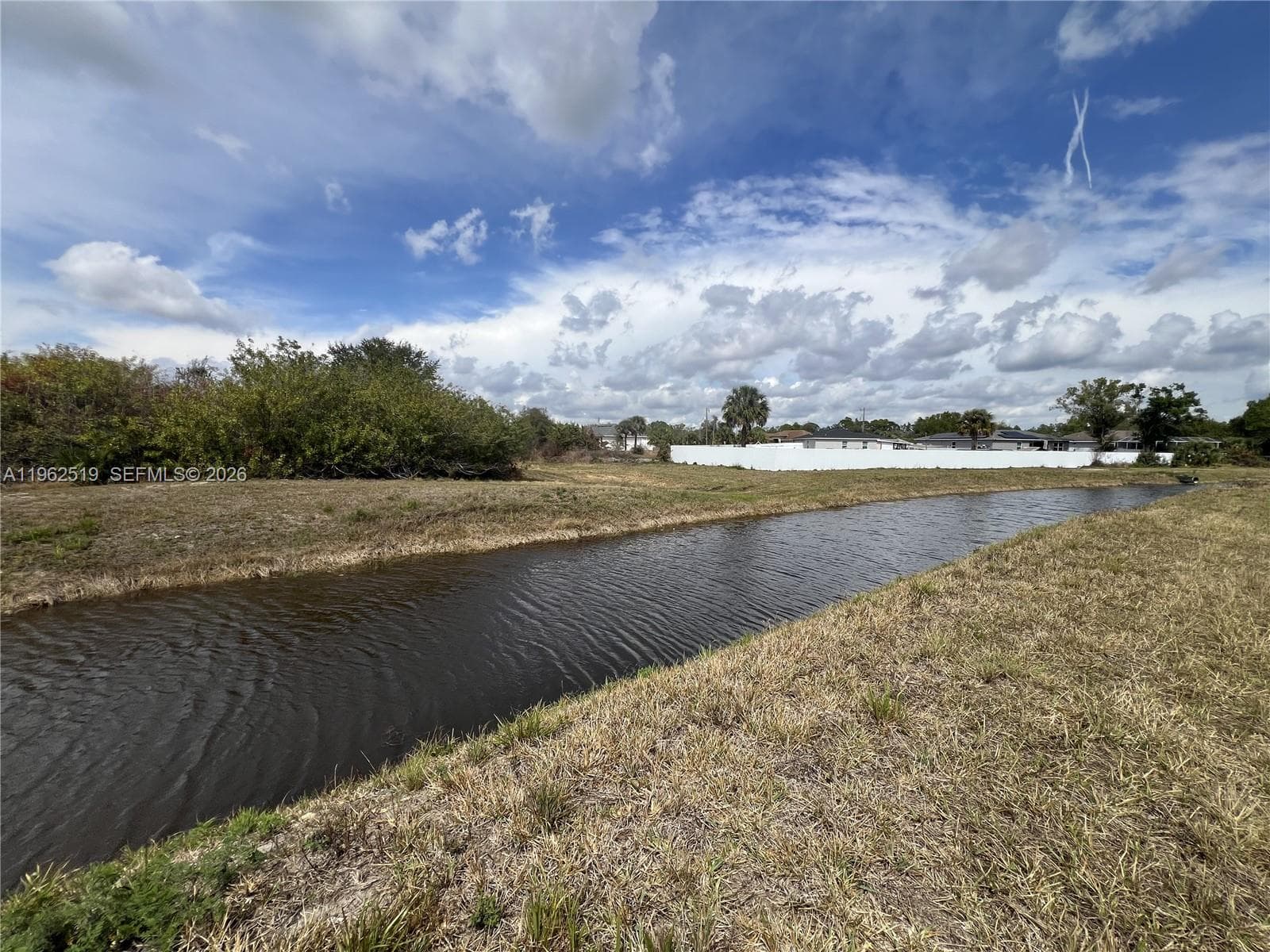 1913 Roderick Ln, Lehigh Acres FL 33972