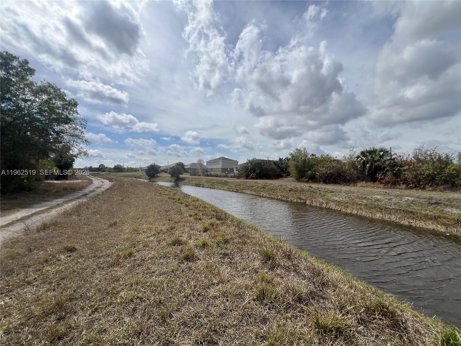 1913 Roderick Ln, Lehigh Acres FL 33972