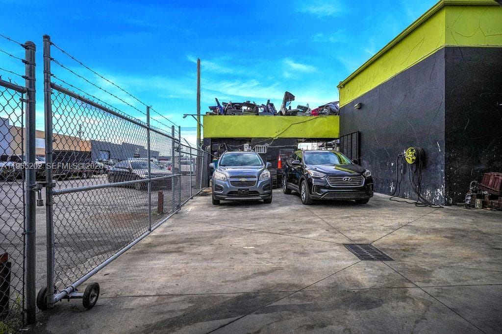 Hialeah, FL, 33013