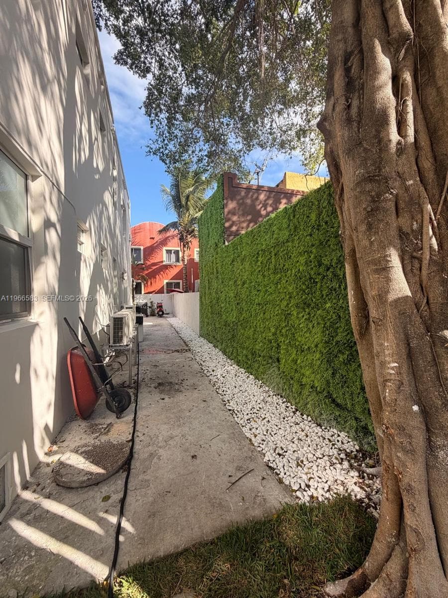 337 SW 10th Ave, Miami FL 33130