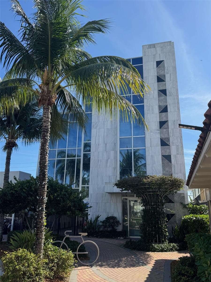 240 Commercial Blvd, Lauderdale By The Sea FL 33308