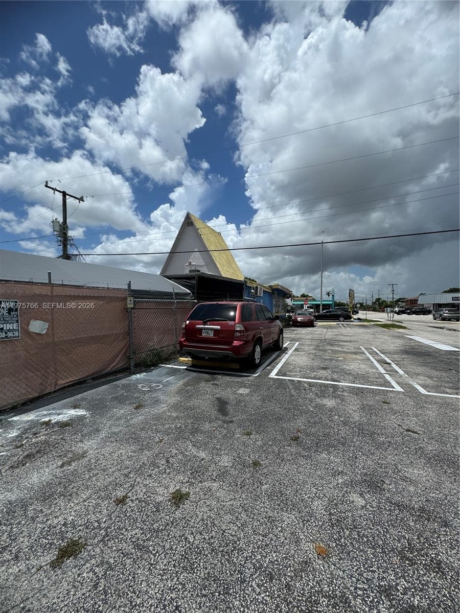 Miami, FL, 33165