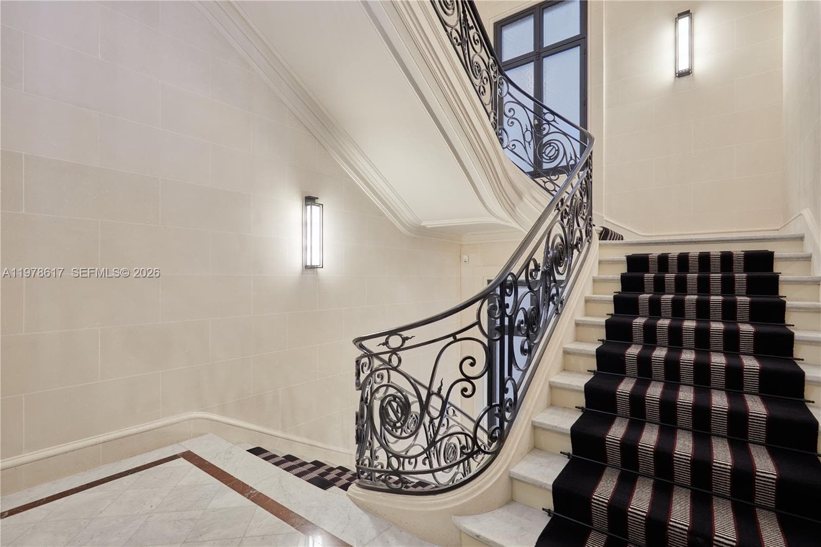 11 RUE ST DOMINIQUE, FR