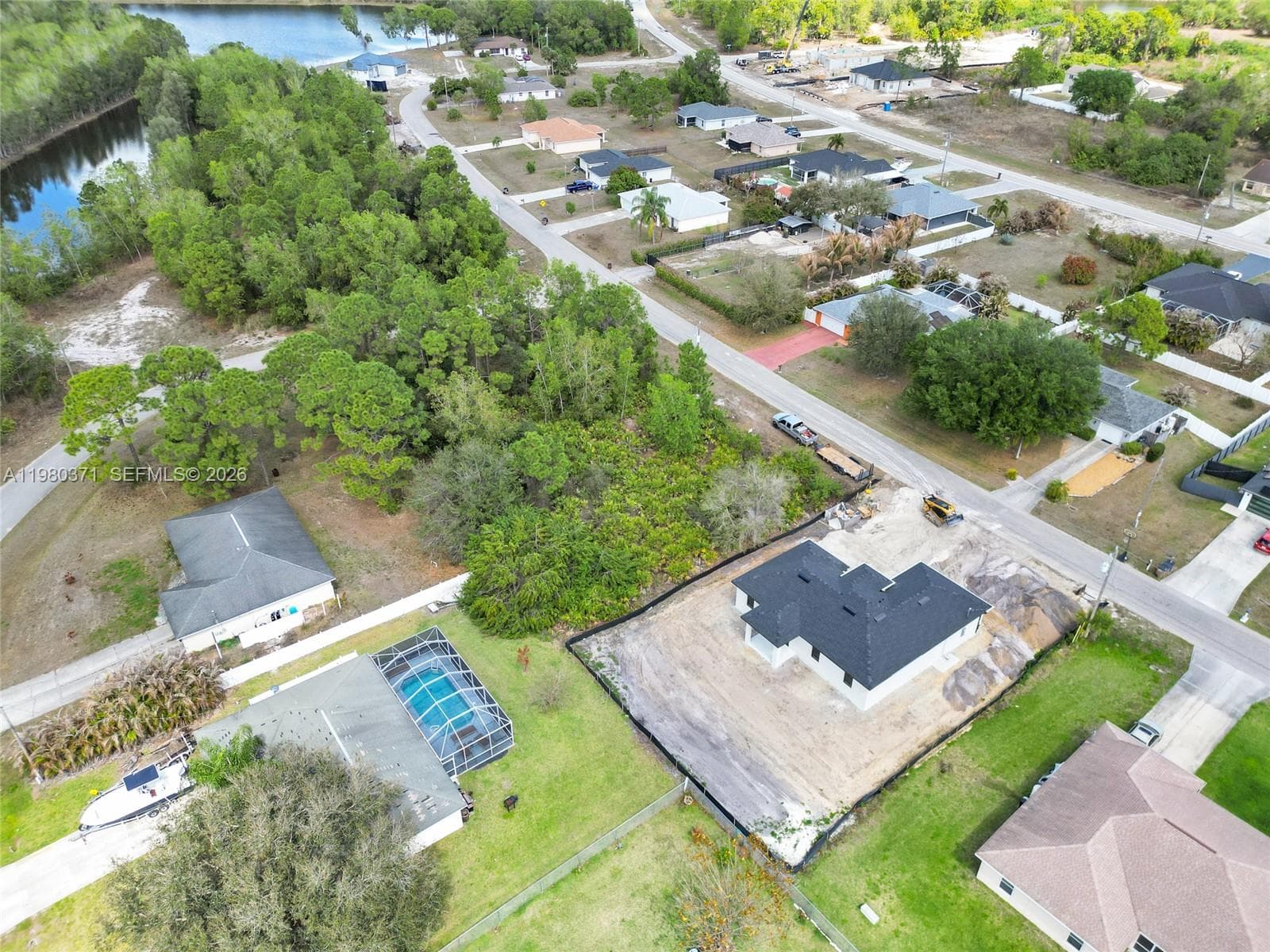 638 DAUPHINE AVE S, Lehigh Acres FL 33974