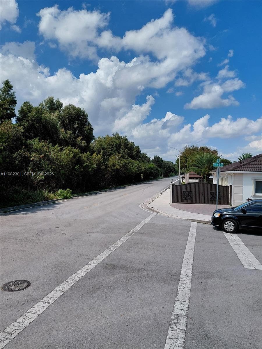 168xx 45th st, Miami FL 33185