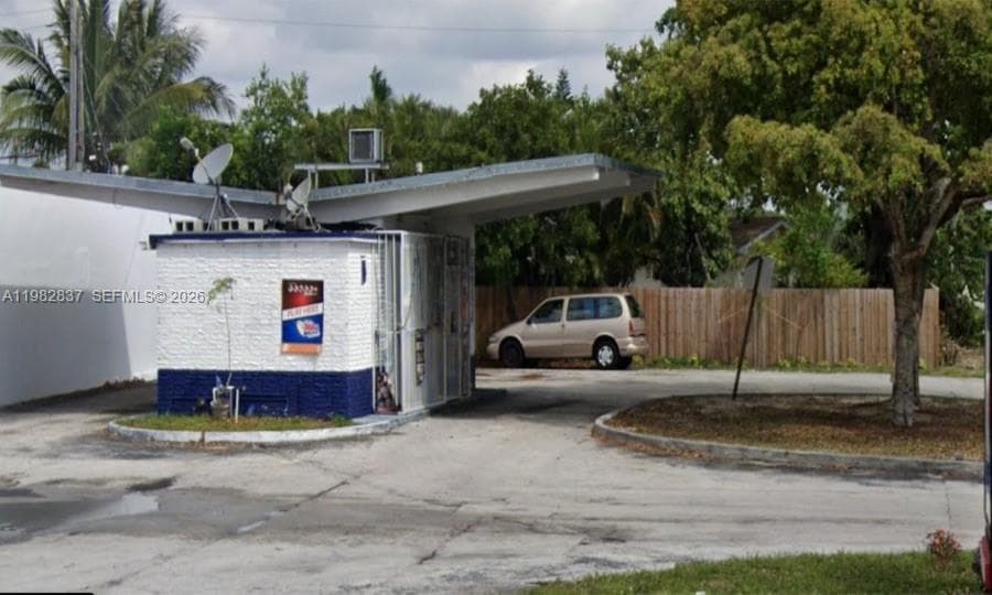 7761 Johnson St, Pembroke Pines FL 33024