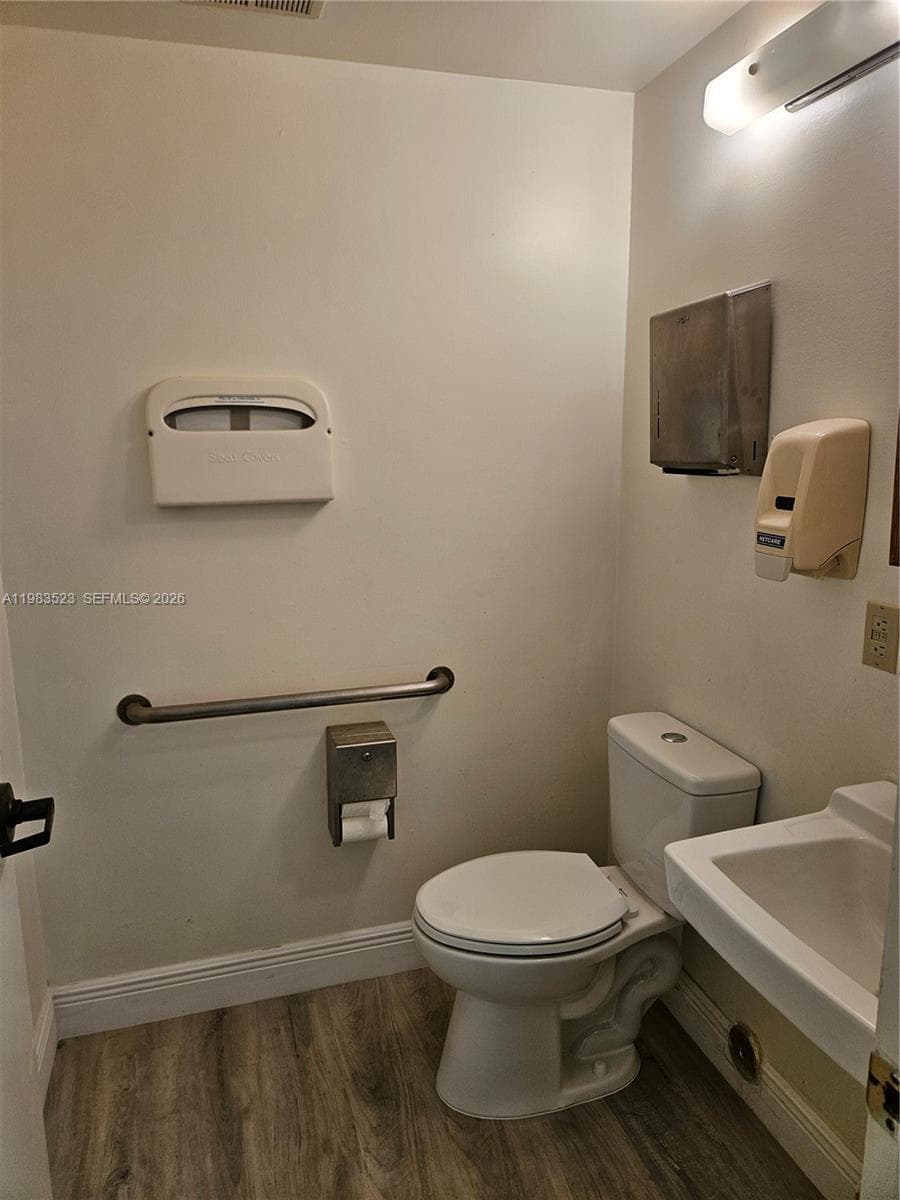 8890 W Oakland Park Blvd # M, Sunrise FL 33351