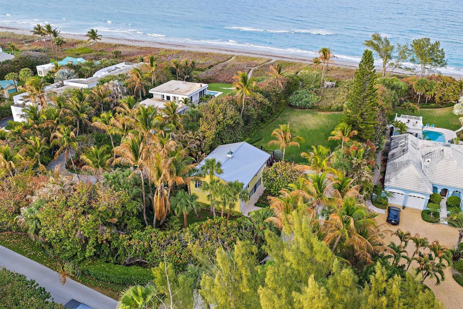 31 N Beach Road, Jupiter Island FL 33455