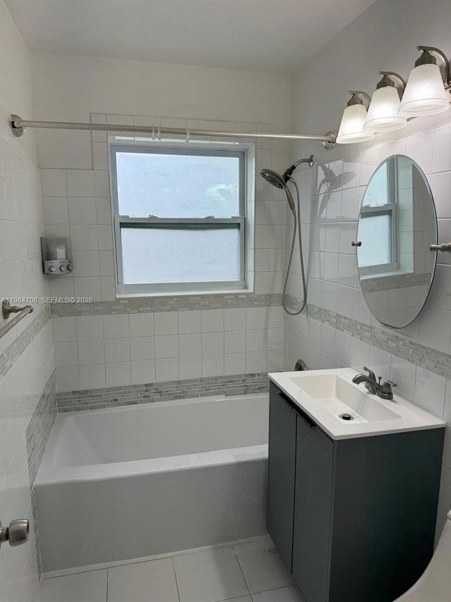 2247 Jackson St, Hollywood FL 33020