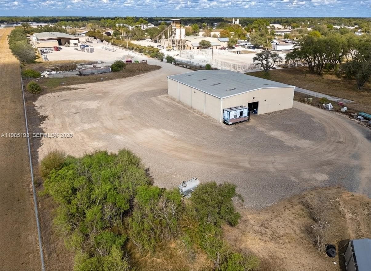 1525 Forestry Division Rd, La Belle FL 33935