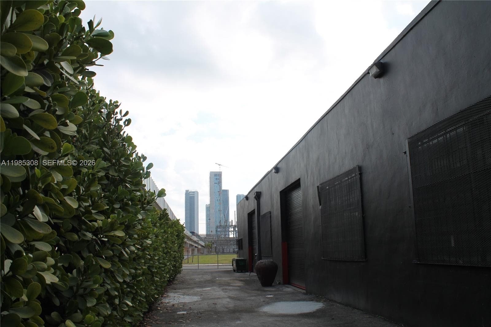 601 NW 11th St, Miami FL 33136