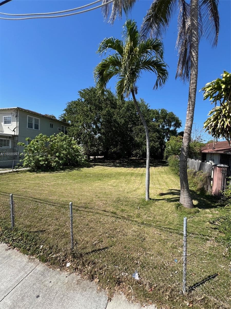 267 NW 31st St, Miami FL 33127