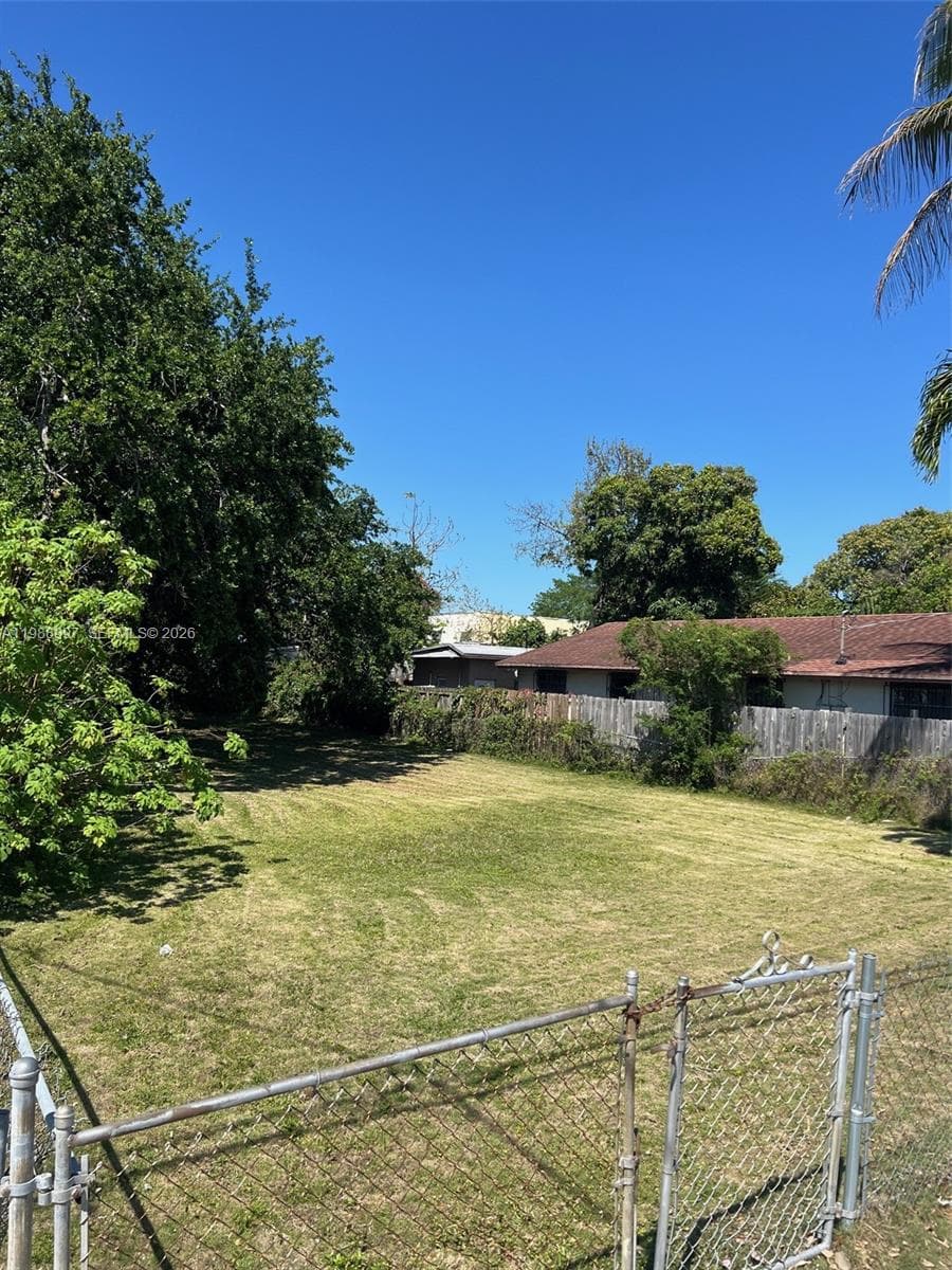 267 NW 31st St, Miami FL 33127