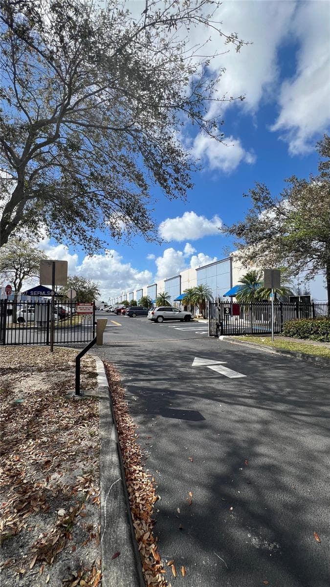 4960 NW 165th St # B19, Miami Gardens FL 33014