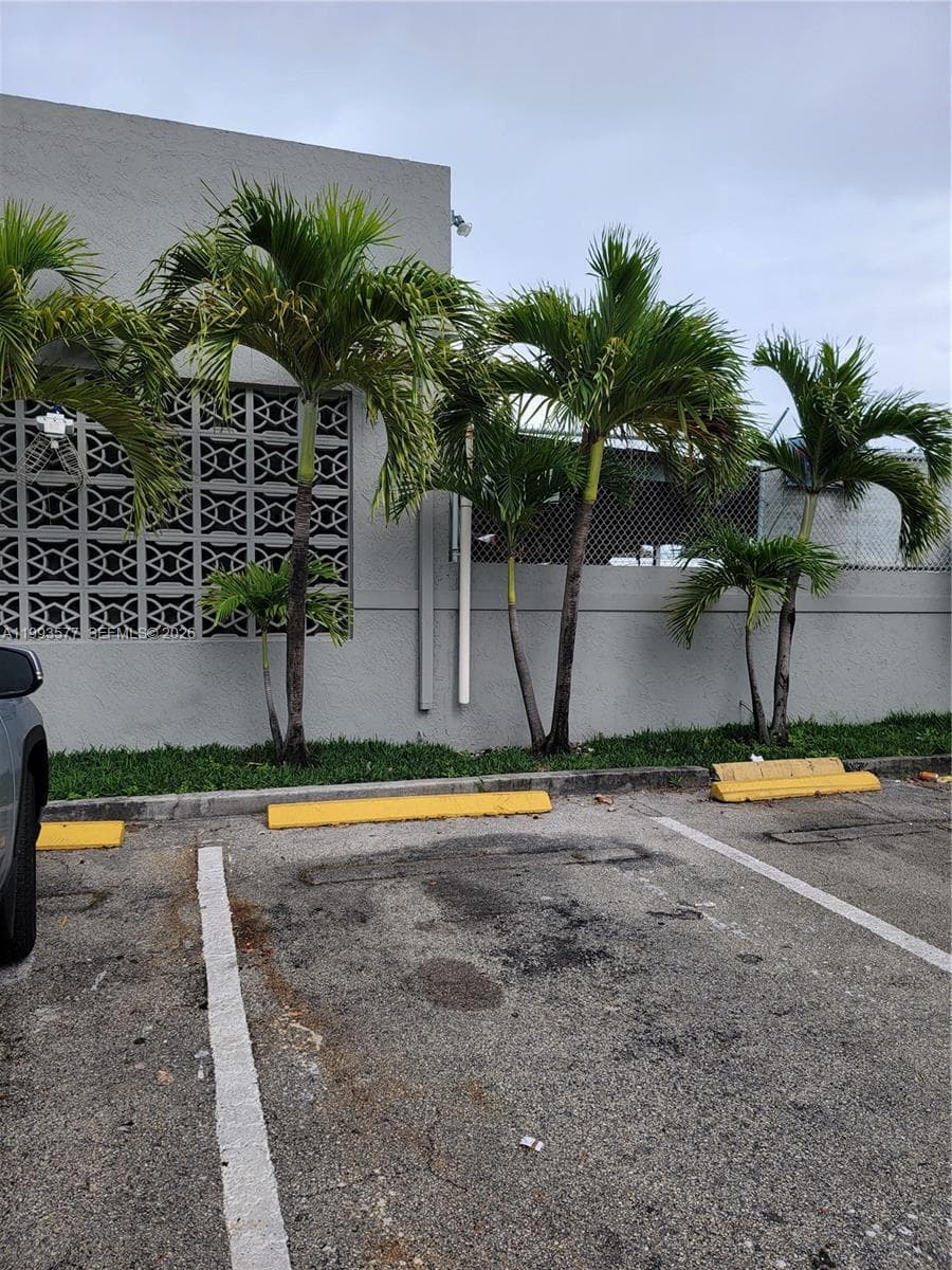 834 NW 10th Terr, Fort Lauderdale FL 33311
