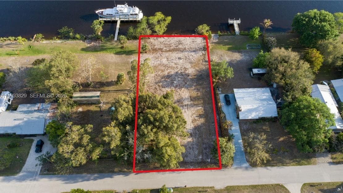 1035 W Anchor Lane, Moore Haven FL 33471