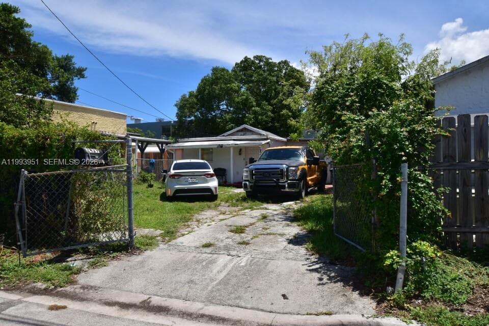 2429 NW 9 PL
