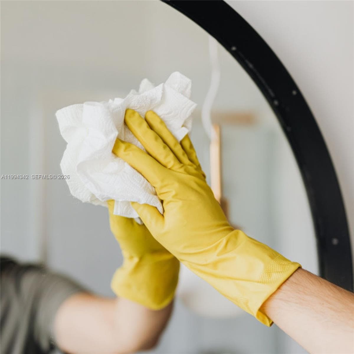 Mirror cleaning