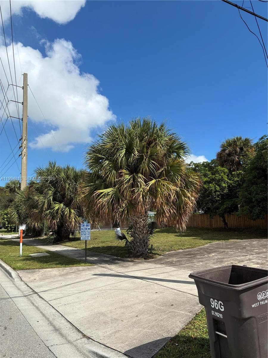547 17th St, West Palm Beach FL 33407