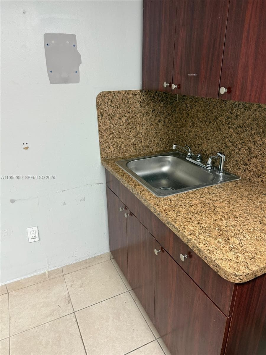 4141 SW 6th St, Miami FL 33134