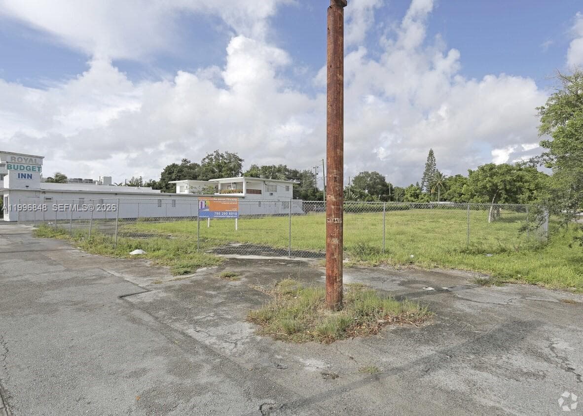 7460 Biscayne Blvd, Miami FL 33138