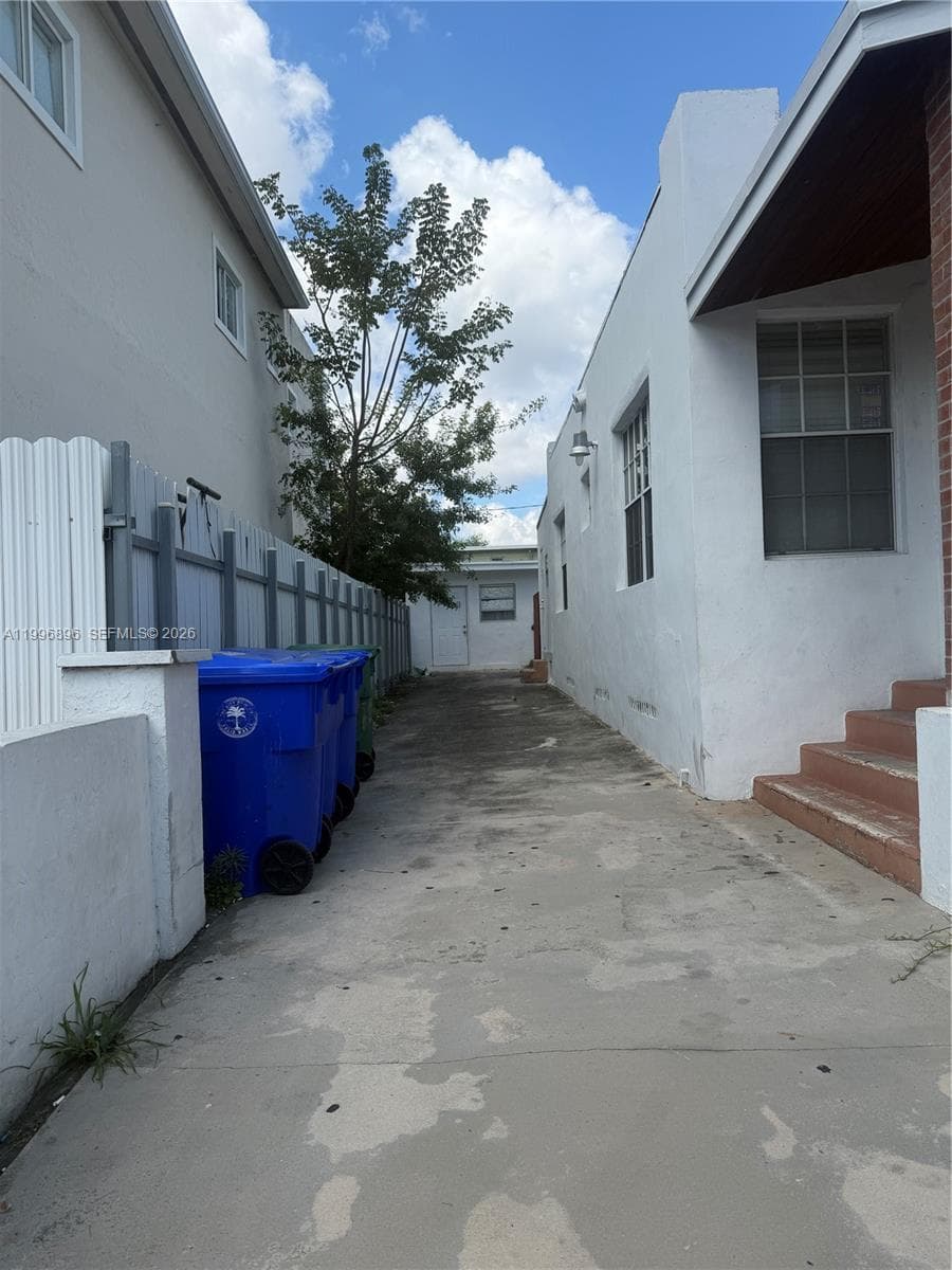 634 SW 10th Ave, Miami FL 33130