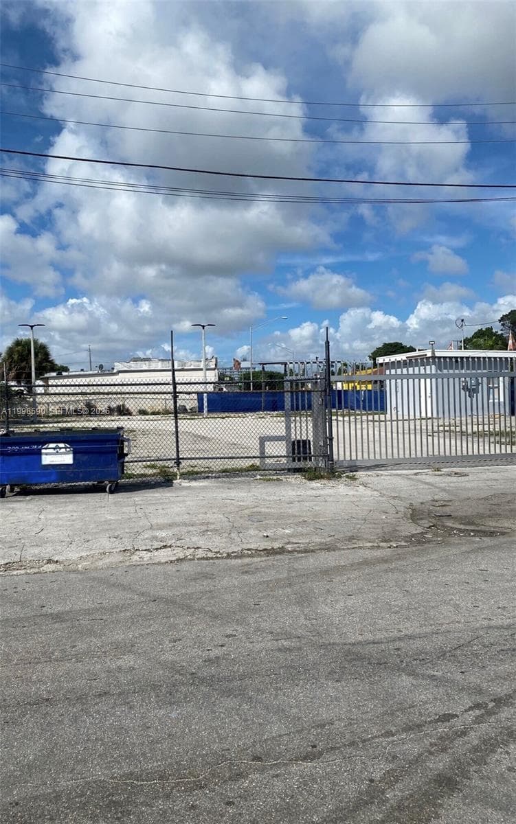 300 NW 79th St, Miami FL 33150