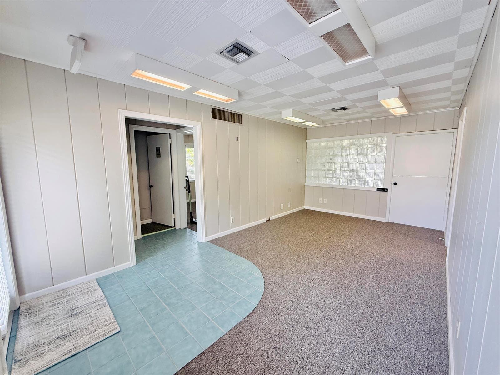 ENTRY/RECEPTION AREA