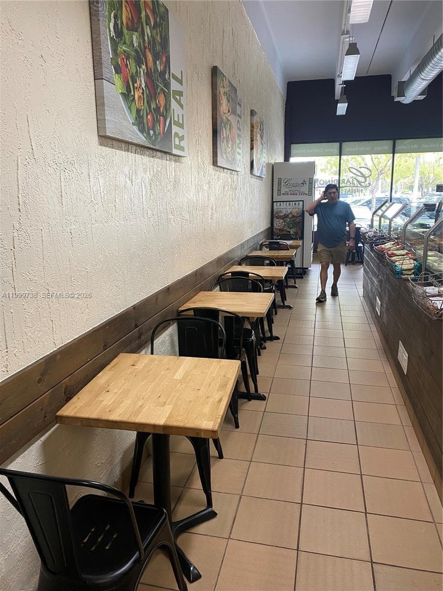 6653 S Dixie HWY, South Miami FL 33143