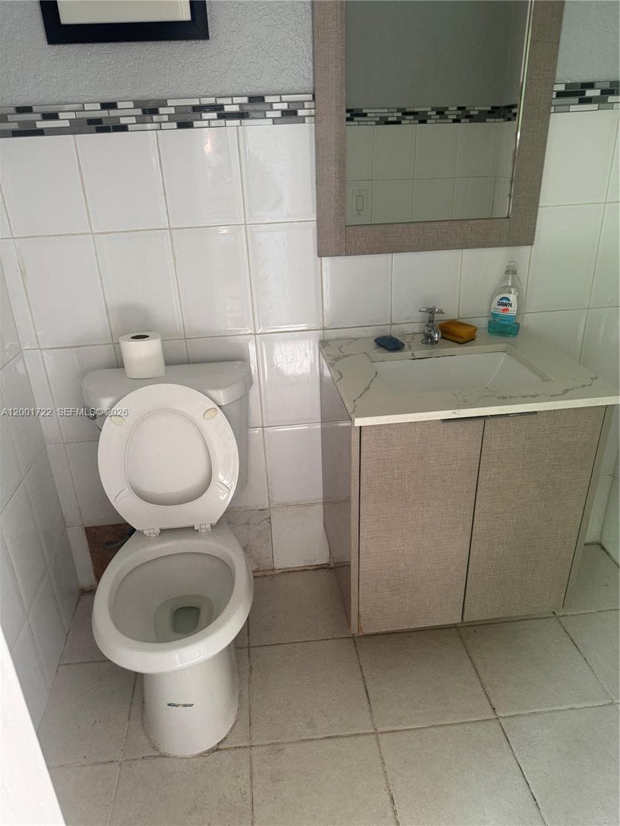 700 Palm Ave # 702, Hialeah FL 33010