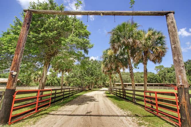2833 F Road, FL 33470
