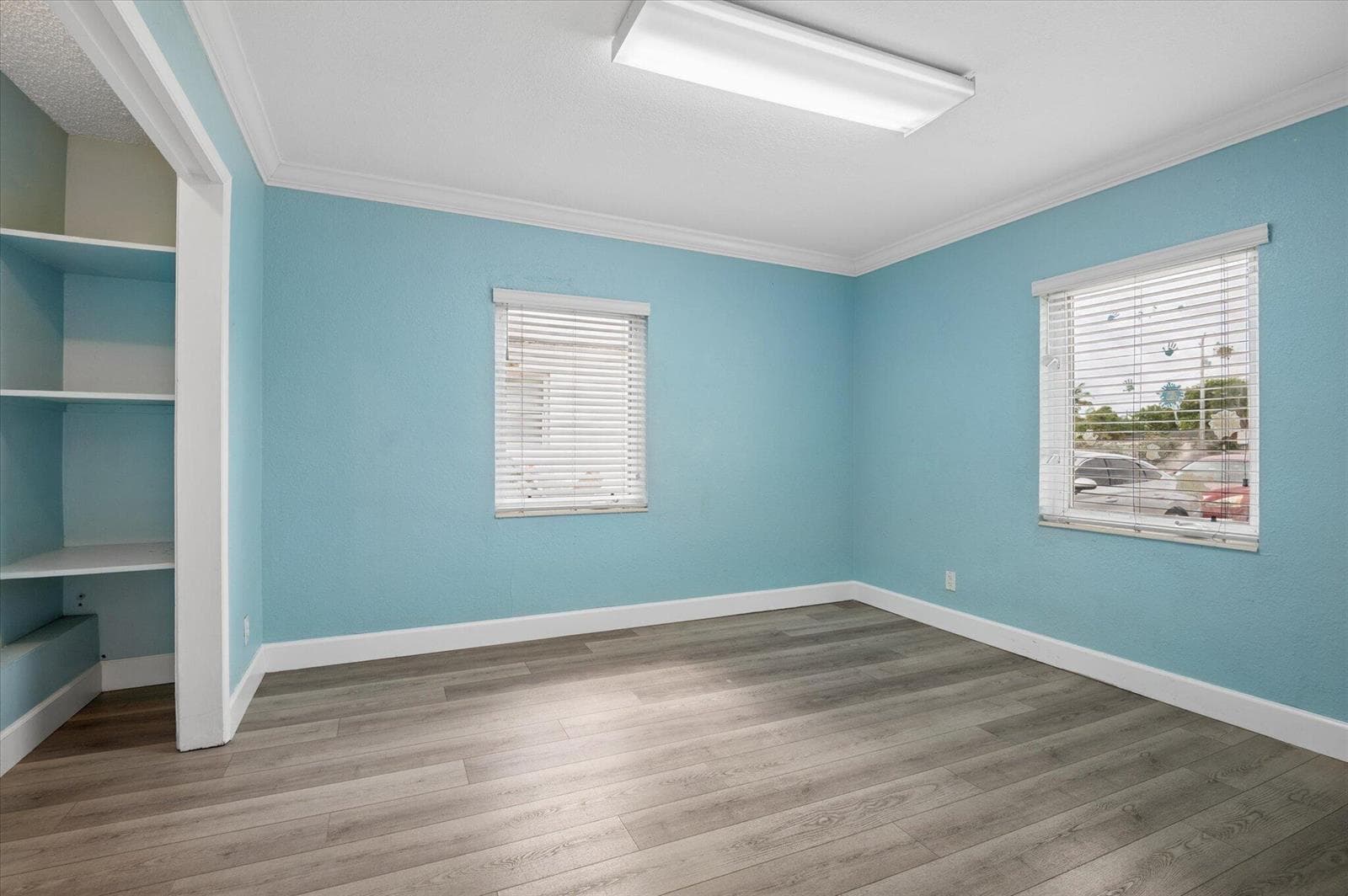 08-Gray-411 Commercial Blvd-8