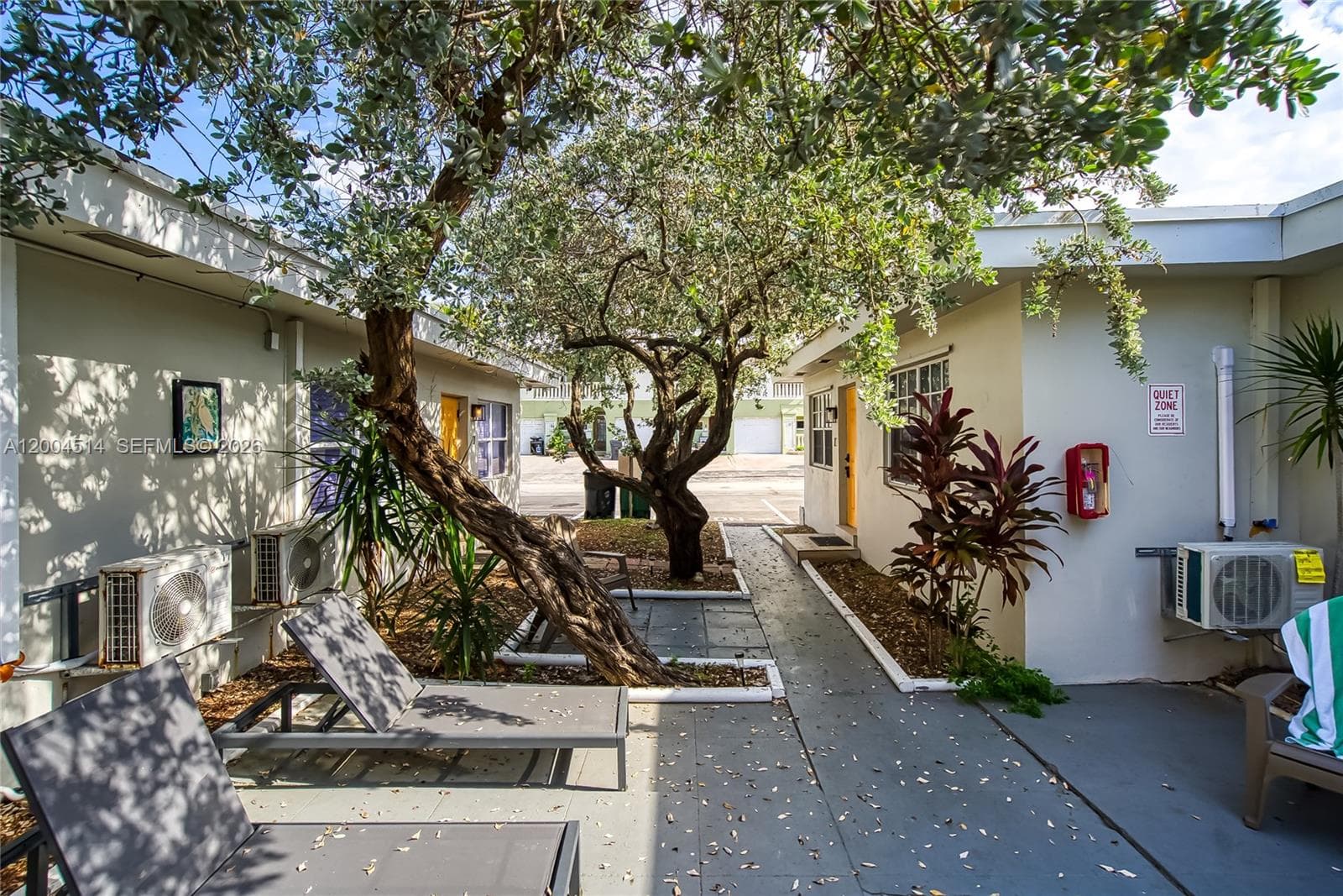 318 Walnut St, Hollywood FL 33019