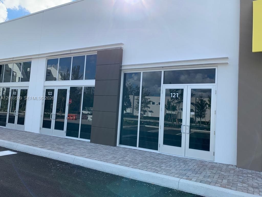 10890 NW 17th St # 121, Sweetwater FL 33172