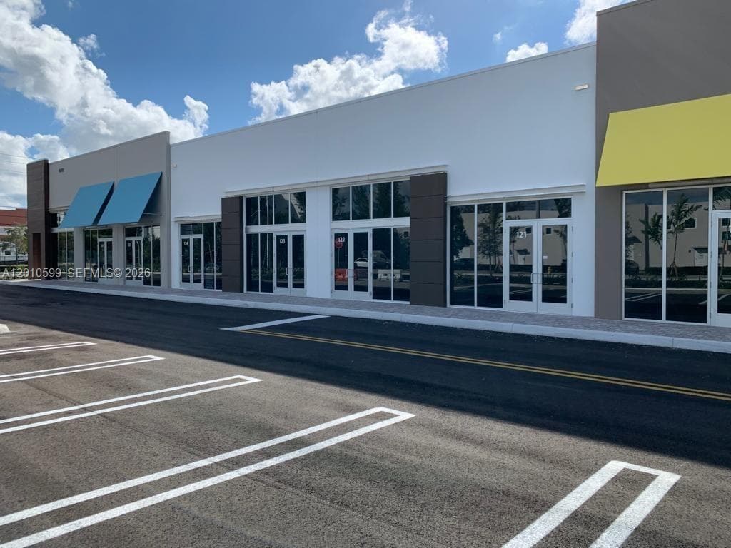 10890 NW 17th St # 121, Sweetwater FL 33172