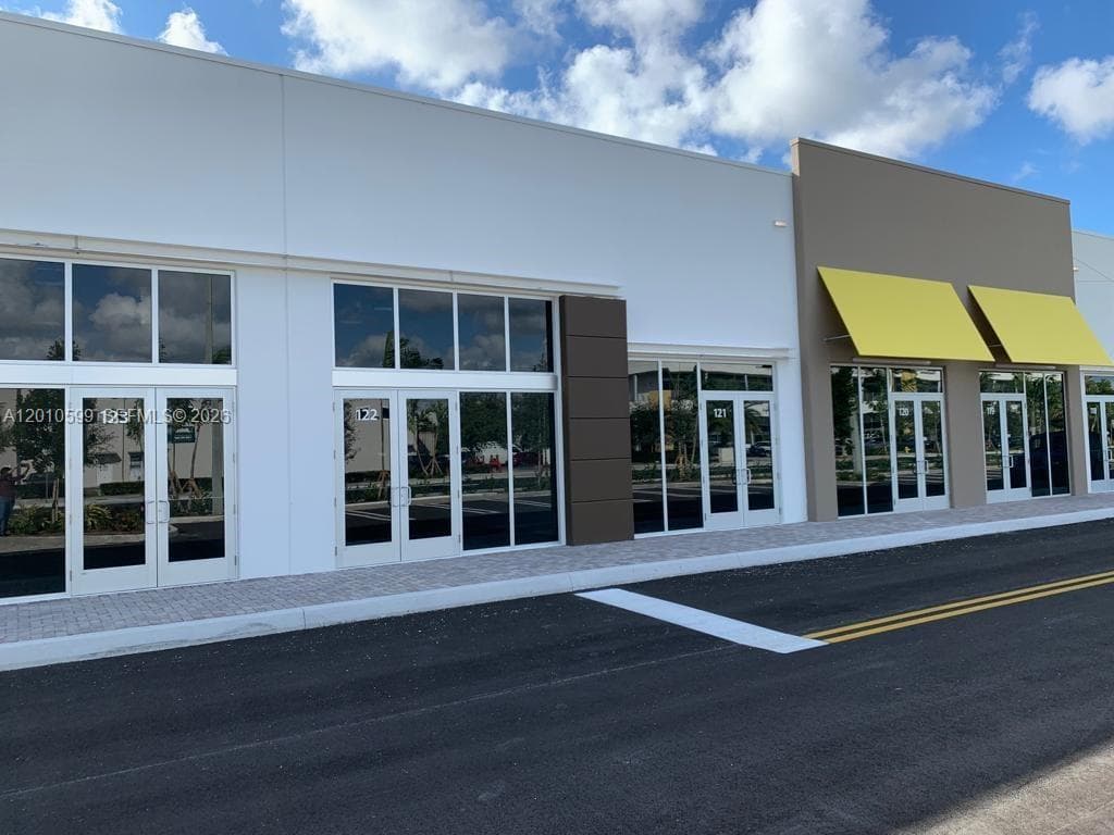10890 NW 17th St # 121, Sweetwater FL 33172