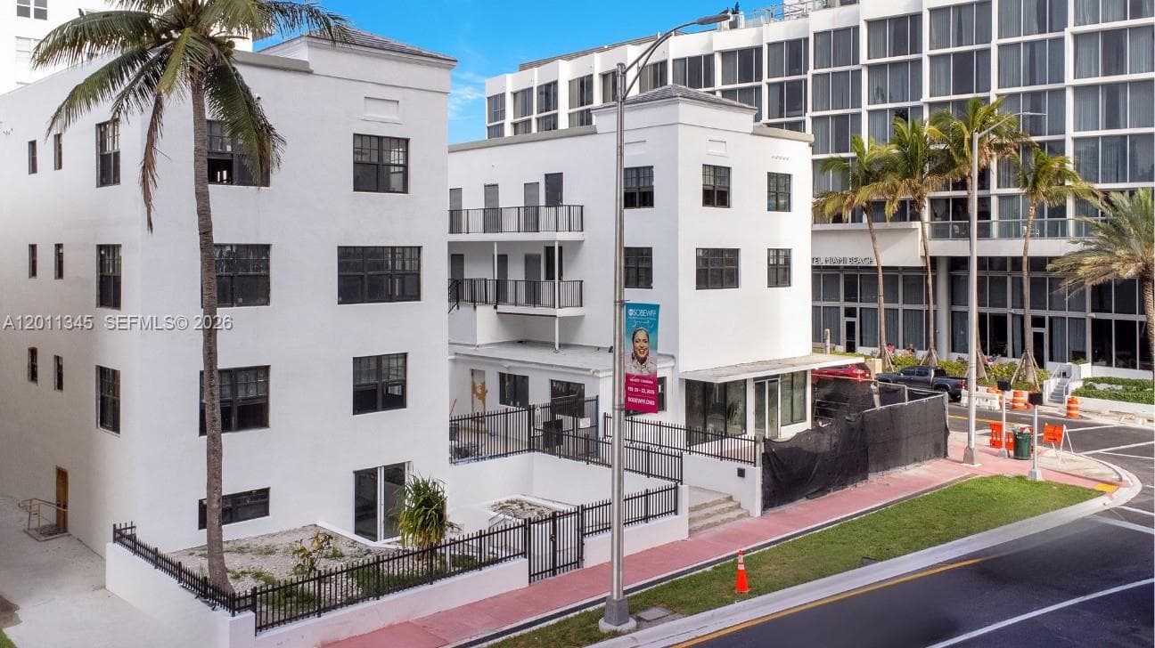 2814 Collins Ave, Miami Beach FL 33140