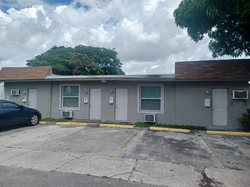 24 SW 13th Street # 5, Dania Beach FL 33004