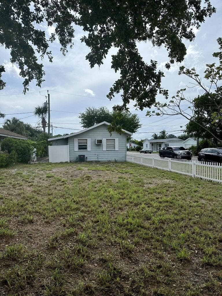312 12th Avenue N, Lake Worth FL 33460