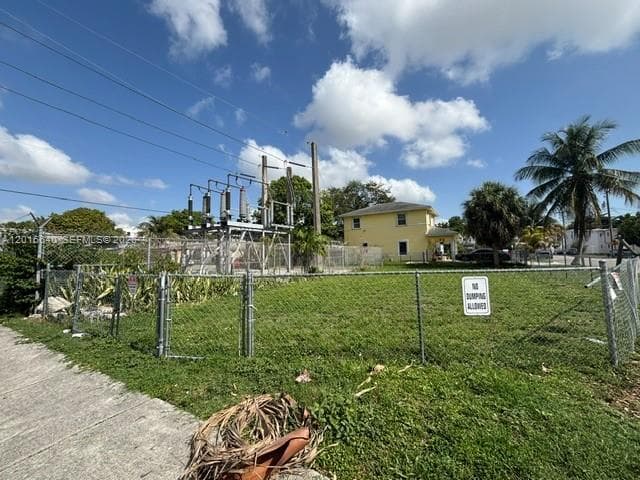 193 NW 16th St, Miami FL 33136