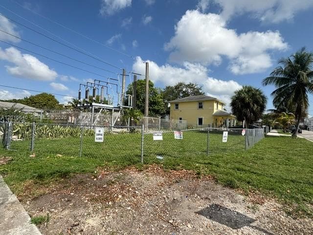 193 NW 16th St, Miami FL 33136