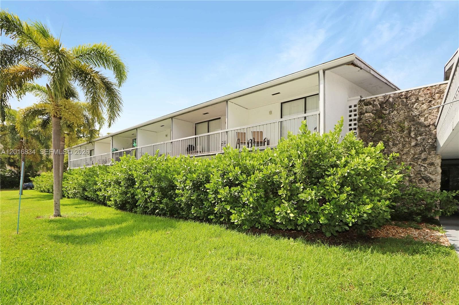 750 NE 195th St, Miami FL 33179