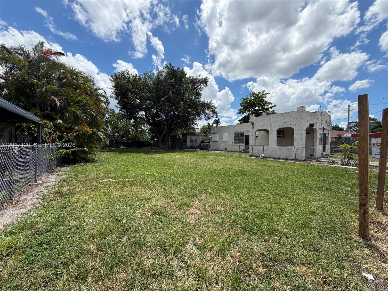 1376 NW 32nd St, Miami FL 33142